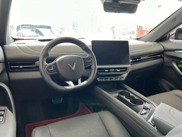 VinFast VF7